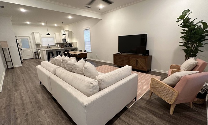 Tyler Casa | Stay Tyler @Royal Hills