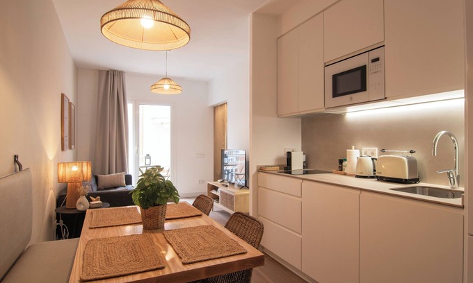 La Maternitat i Sant Ramon Apartamento | 2-Bed Apartment close to Camp Nou