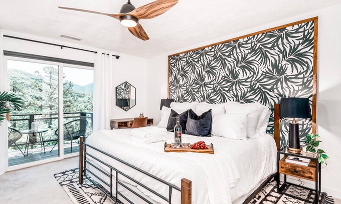 Vein Mountain Cabina | Stay Wild - Luxury Modern Cabin with Hot tub, Views & Pet Friendly!