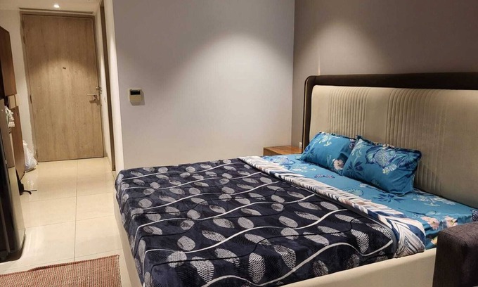 Gurugram Apartamento | Stay with BnBBuddy Hosting for 5 Yr Gurugram with WiFi, AC