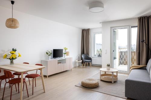 Prague 13 Apartamento | Stay2gether Japandi Homestay for 4 - Metro B Luka