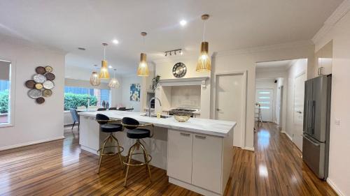 Officer Casa | StayAU 4BRM Chic Urban Retreat