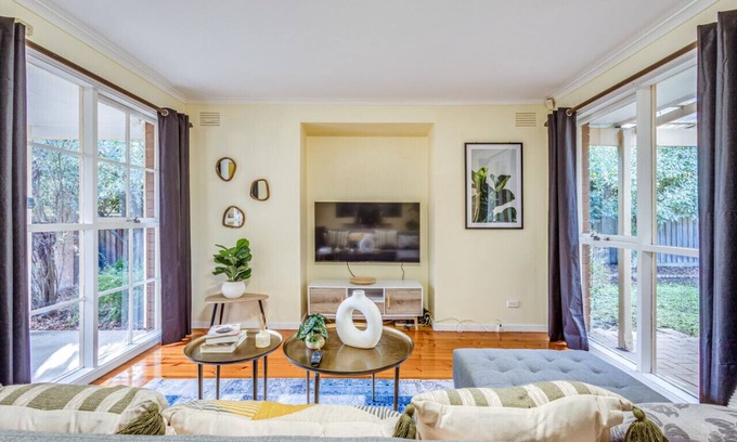 Glen Waverley Casa | StayAU Newly Family Comfort Vibrant WIFI 5BRM Glen