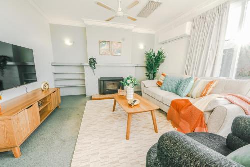 Kings Meadows Casa | StayAU Newly Luxe 6BR Cradle Mountain with fireplace