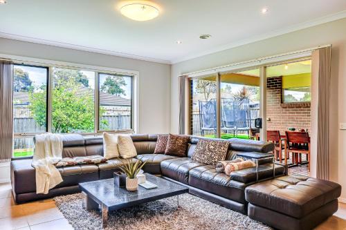 Point Cook Casa | StayAU Spacious Stay Point Cook