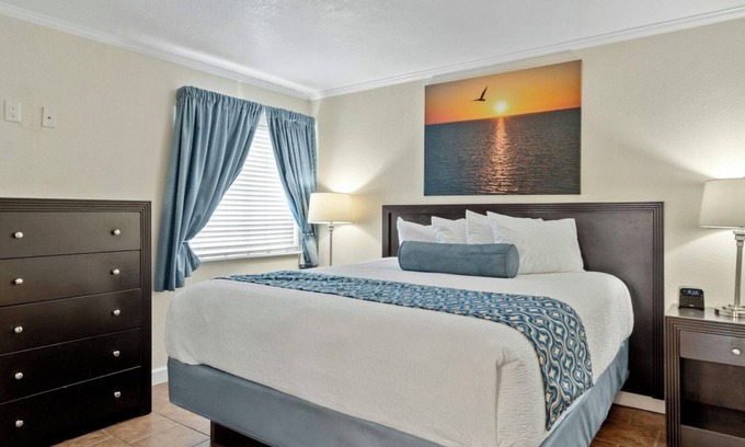 Rocky Point Hotel | Staycation w/ Bay View! Kitchen + Balcony | Perfect for Family & Friends