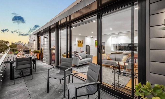 Brunswick East Apartamento | StayCentral - East Brunswick Penthouse with Study - 6-8 Gamble Street, Brunswick East VIC