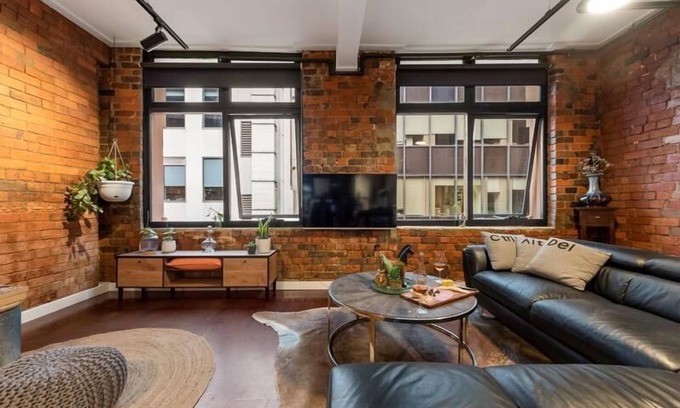 Melbourne Central Business District Apartamento | StayCentral - Heritage Warehouse Retreat Melbourne CBD - - 2 Bedrooms, 2 Beds, 2 Bathrooms, Parking available nearby for a small fee for stays 10 nights or more.