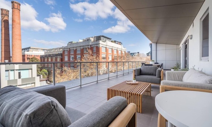Collingwood Apartamento | StayCentral - The Marque @ Collingwood - Stanley Street, Collingwood - 2 bedrooms, 2 Beds, 1 Bathroom and 2 Secure Car Park