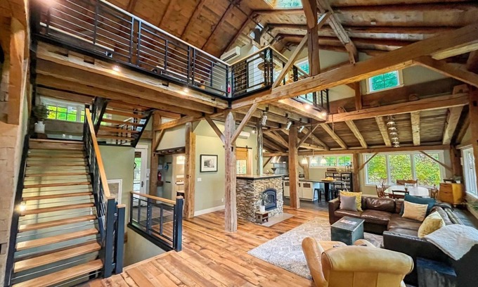 Saugatuck Casa | Staying at Golden Beams Barn gives you the freedom to relax and unwind in a