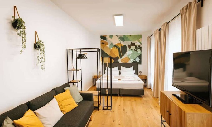 Wuelfel Apartamento | Staylight City-Loft | private parking | trade fair
