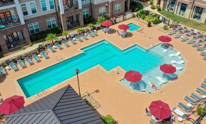 Huntersville Condominio | StaysByWalker 1BR - KingBed! Gym/Pool/HotTub/Sauna