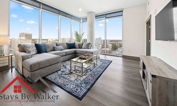 Second Ward Condominio | StaysByWalker 2BR Lux Uptown | 1G WIFI/King Beds