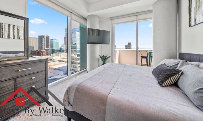 Second Ward Condominio | StaysByWalker 3BR Lux Uptown | Spa/Gym/KingBed