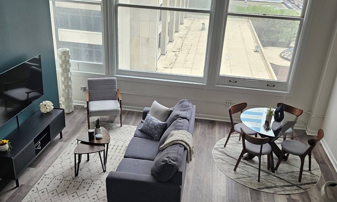 Mile Square Apartamento | Ste 507 Heart of Downtown-Free Parking-Indoor Skywalk Access