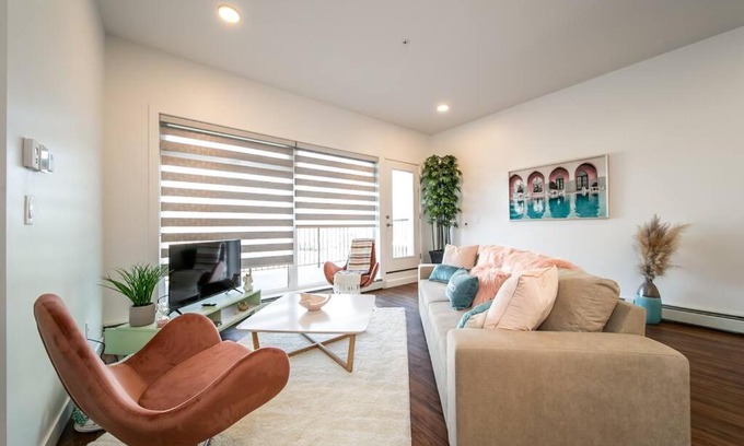 West Edmonton Apartamento | Steamy Romantic Greek Corneer Suite King U/G Wifi