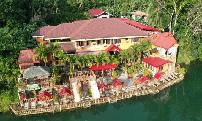 Loboc Cama Y Desayuno | Stefanie Grace Paradise Inn & Restobar