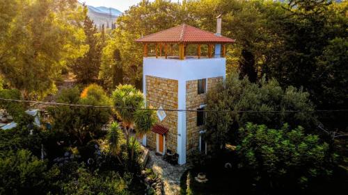 Dorida Casa | Steinturm mit Dach-Terrasse zwischen Fluß, Meer und Gebirge- Spiti Pirgos