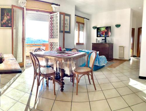 Quartiere XXXV Lido di Castel Fusano Apartamento | Stella Di Mare - ampio appartamento con DUE bagni - fronte mare