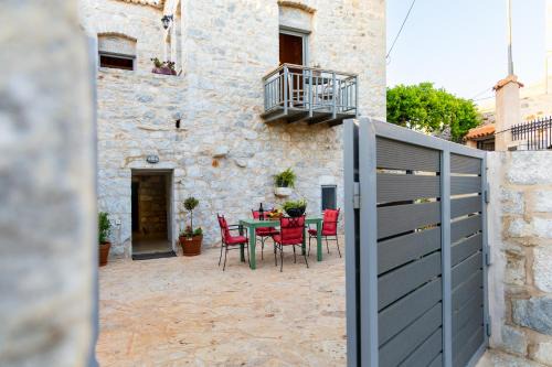 Omales Casa | Stenorougi Charias