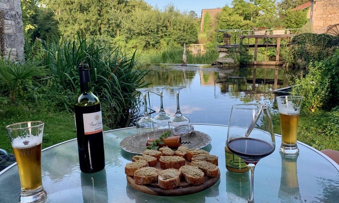Verteuil-sur-Charente Casa | Retroceda en el tiempo, hermosa propiedad de pueblo restaurada en el centro de Verteuil.