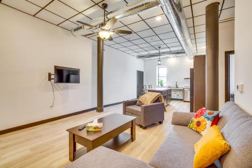 Cashton Apartamento | Step-Free Cashton Apartment Steps to Downtown!