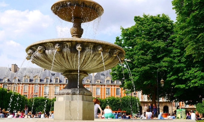 Enfants-Rouges Apartamento | STEP INTO TIMELESS PARISIAN CHARM IN THE VIBRANT HISTORIC LE MARAIS -RUE CHARLOT