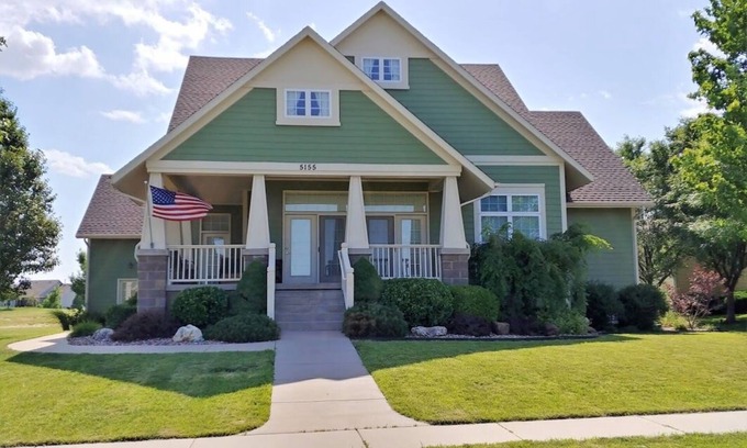 Bel Aire Casa | Lujoso y clásico Craftsman 4bed / 3bath Tranquilo y seguro Se aceptan mascotas