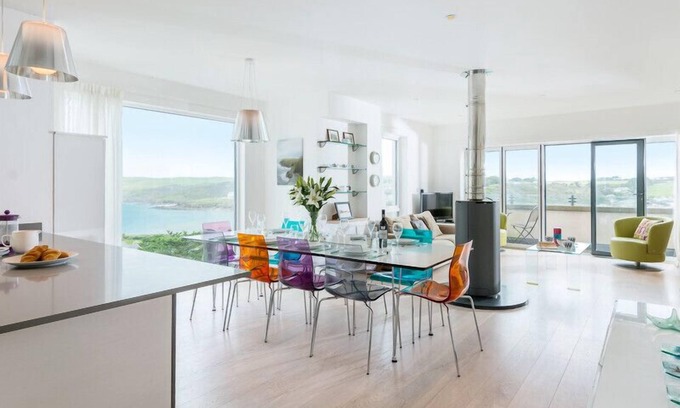 Trebetherick Cabaña | STEPPER POINT, pet friendly, with a garden in Polzeath