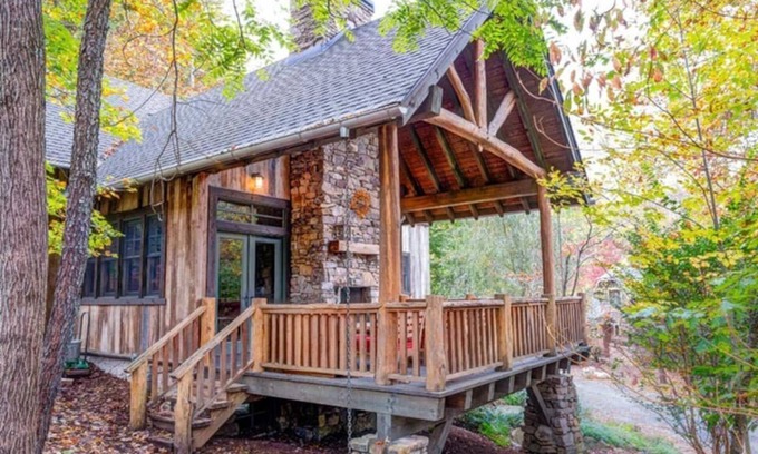 Cheshire Casa | Stepping Stone, Black Mountain Home