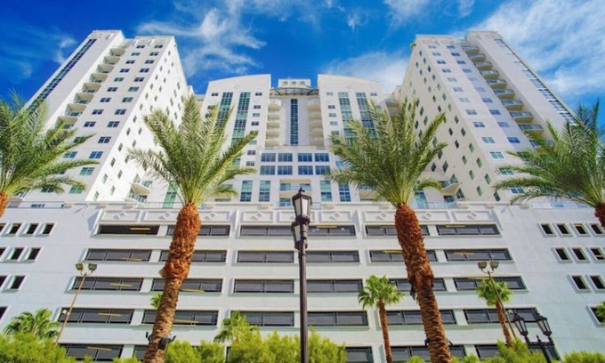 Downtown Las Vegas Condominio | Steps Away from Downtown Action!