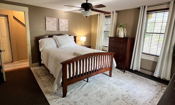 Bristol Apartamento | Steps Away from Downtown Bristol - Cozy Family Retreat!