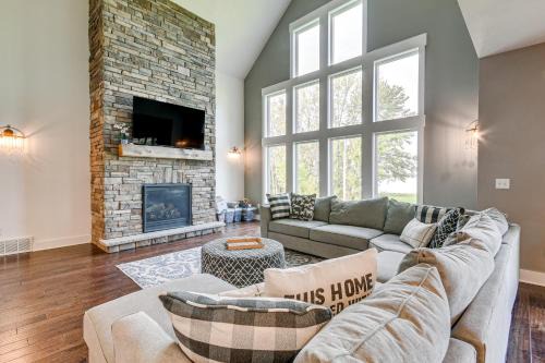 Cicero Casa | Steps From Oneida Lake Spacious Gem with Game Room!