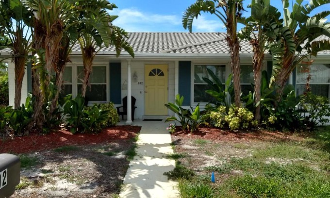 Holmes Beach Casa | Steps from the Gulf of Mexico