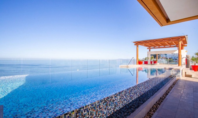 Amapas Condominio | Steps from the beach, pool & gym