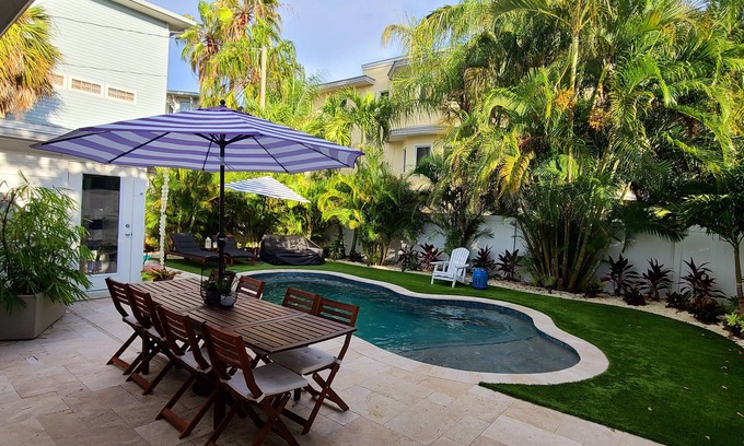 Bradenton Beach Casa | Steps from the beach!