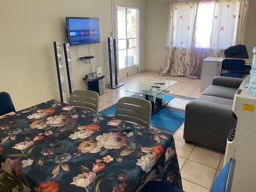 Windhoek West Apartamento | Steps from Windhoek's Must-Sees