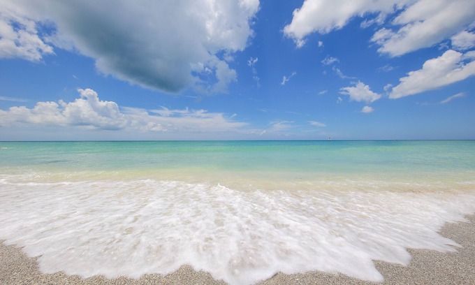 Siesta Key Condominio | A pasos de la mundialmente famosa SiestaBeach * Amplio condominio 2/2 con cochera * ubicación tranquila