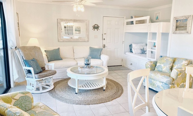 Seagrove Beach Condominio | Dunas de cornejo; Pasos a los famosos 30A y la playa con todas las comodidades del hogar.