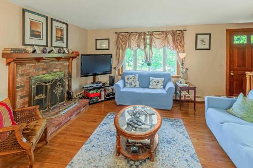 Barnstable County Casa | Steps to Beach and Main St Dog-Friendly Retreat!