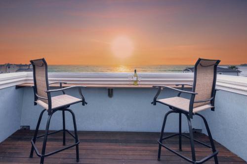 El Granada Casa | Steps to Beach and Amazing Ocean Views - Miramar Home