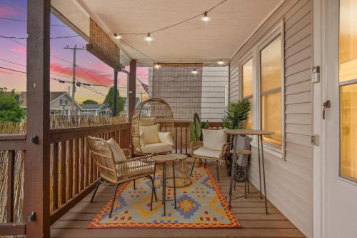 Hampton Casa | Steps to Beach Fireplace Pat's Porch