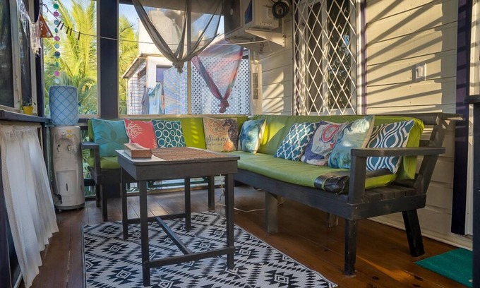 Antoneys Cay Apartamento | Steps to beach in Half Moon Bay- West End STARLINK wifi