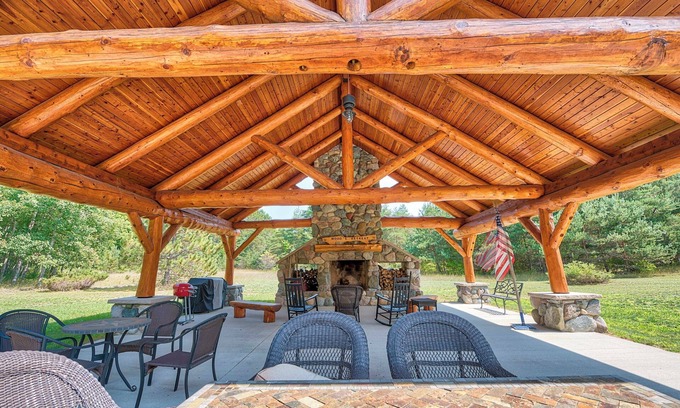 Levering Cabaña | Steps to Beach: Lake Cabin Retreat in Levering!
