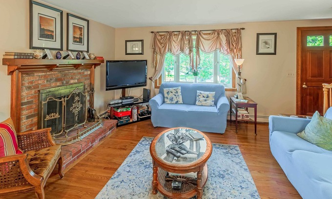 Barnstable County Casa | ¡NUEVO! West Yarmouth Home - ¡5 minutos a pie hasta la playa!