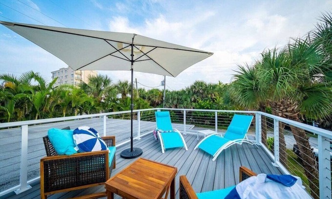 Cocoa Beach Casa | Steps to Beach + River | Family & Pet-Friendly