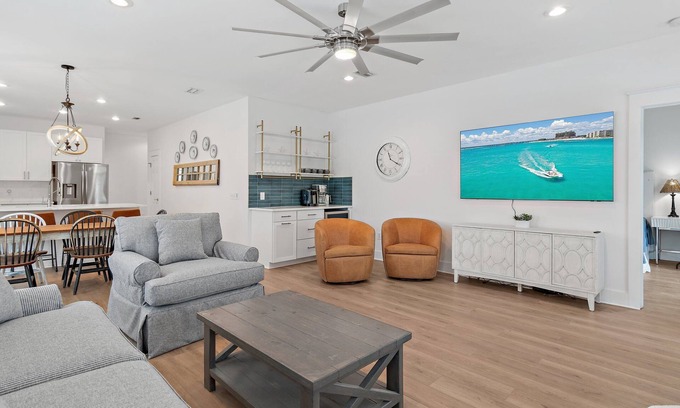 Village of Sugar Beach Cabaña | *Steps to Beach* Fully Remodeled Single-Level Home - Golf Cart + Bikes