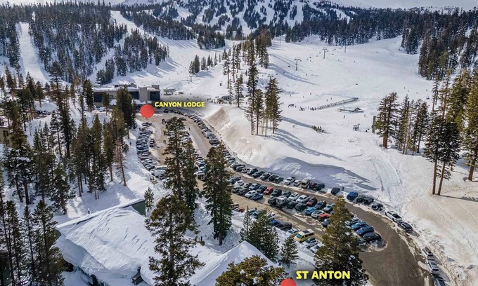 Mammoth Lakes Condominio | Steps to Canyon Lodge at St. Anton Comfy Condo.