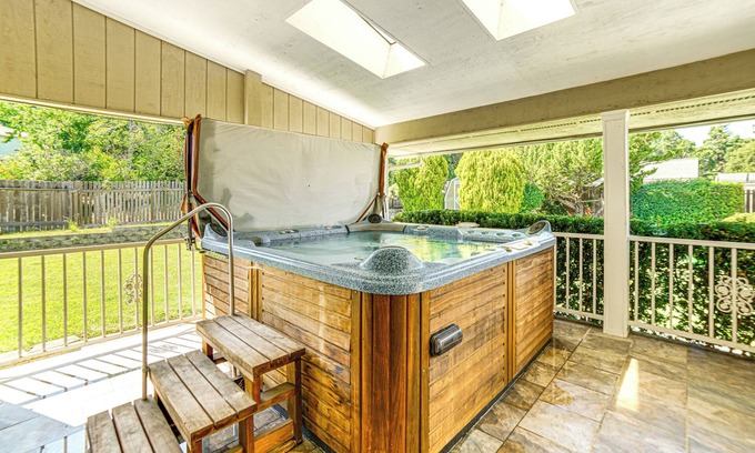 Lakeport Casa | Steps to Clear Lake: Hot Tub Haven in NorCal!