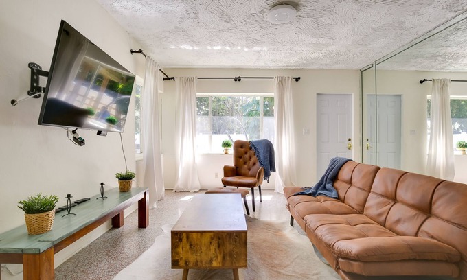 Deerfield Beach Cabaña | Steps to Deerfield Beach: Home w/ Private Patio!